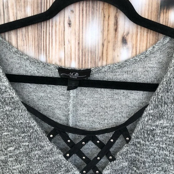 AGB Women V-Neck Blouse Top Black Lace Studded Detail Plus Size Gray 1X - Picture 2 of 5